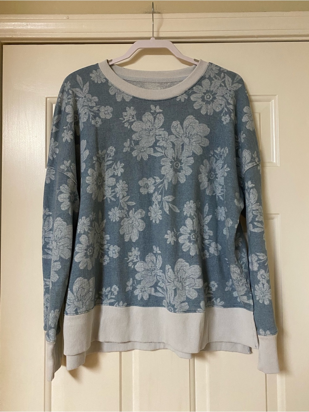 Time & Tru Light Blue Floral sweatshirt